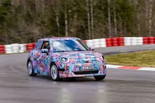 502136-the-new-mini-cooper-electric-05-2023-2250px.webp