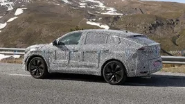 renault-austral-coupe-side-view-spy-photo.webp