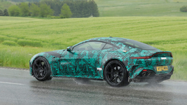 Aston Martin Vantage spy shots 2024 automedia-7.webp