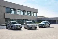 P90480482-bmw-ix1-and-bmw-x1-09-2022-2248px.webp