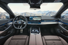 30-the-new-bmw-i5-edrive40-interior-05-2023-2250px.webp
