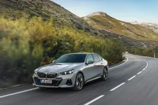 994-the-new-bmw-i5-edrive40-driving-05-2023-2250px.webp