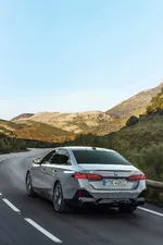 022-the-new-bmw-i5-edrive40-driving-05-2023-1000px.webp