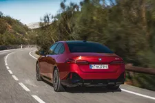 5-the-new-bmw-i5-m60-xdrive-driving-05-2023-2250px.webp