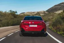 8-the-new-bmw-i5-m60-xdrive-driving-05-2023-2250px.webp