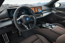 25-the-new-bmw-i5-edrive40-interior-05-2023-2250px.webp