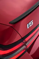 5-m60-xdrive-in-the-studio-close-up-05-2023-1000px.webp