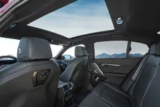 -the-new-bmw-i5-m60-xdrive-interior-05-2023-2250px.webp