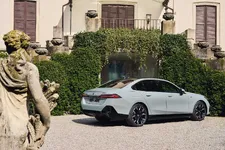 bmw-i5-edrive40-at-the-villa-d-este-05-2023-2250px.webp