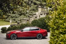 w-i5-m60-xdrive-at-the-villa-d-este-05-2023-2250px.webp