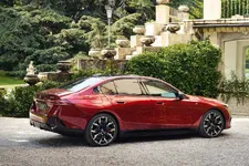 w-i5-m60-xdrive-at-the-villa-d-este-05-2023-2250px.webp