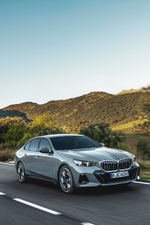 015-the-new-bmw-i5-edrive40-driving-05-2023-1000px.webp