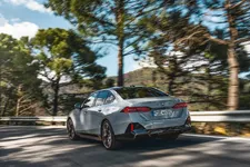 024-the-new-bmw-i5-edrive40-driving-05-2023-2243px.webp