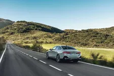 026-the-new-bmw-i5-edrive40-driving-05-2023-2250px.webp