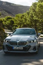 032-the-new-bmw-i5-edrive40-driving-05-2023-1000px.webp