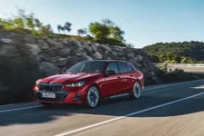 2-the-new-bmw-i5-m60-xdrive-driving-05-2023-2250px.webp