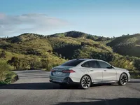 -the-new-bmw-i5-edrive40-still-shot-05-2023-2000px.webp