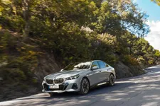 995-the-new-bmw-i5-edrive40-driving-05-2023-2250px.webp