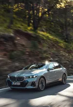 998-the-new-bmw-i5-edrive40-driving-05-2023-1029px.webp