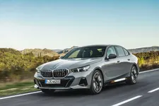 004-the-new-bmw-i5-edrive40-driving-05-2023-2250px.webp