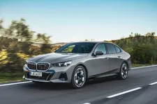 005-the-new-bmw-i5-edrive40-driving-05-2023-2250px.webp