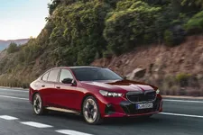8-the-new-bmw-i5-m60-xdrive-driving-05-2023-2250px.webp