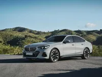 -the-new-bmw-i5-edrive40-still-shot-05-2023-1999px.webp