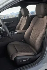 36-the-new-bmw-i5-edrive40-interior-05-2023-1000px.webp