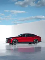 m60-xdrive-in-the-studio-still-shot-05-2023-1125px.webp