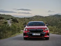 he-new-bmw-i5-m60-xdrive-still-shot-05-2023-1999px.webp