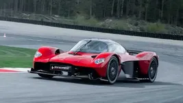 aston-martin-valkyrie-supernova-red-on-the-track (1).webp