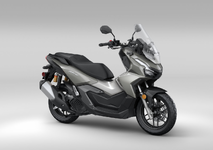 23 Honda ADV160_Pearl Smoky Gray RF34.webp