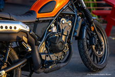 23 Honda SCL500_action lifestyle 7.webp