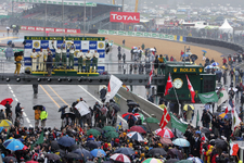 Rickard Rydell, David Brabham, Darren Turner 2007 GT1 winners.webp