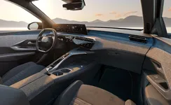 PEUGEOT_E_3008_2306STYP_004.webp