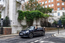 90507158-mini-cooper-se-convertible-06-2023-2250px.webp
