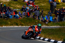 -motorrad-motorsport-iomtt-apero-dominic-he-2250px.webp