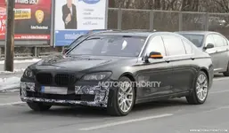 2013-bmw-7-series-facelift-spy-shots_100380970_l.webp