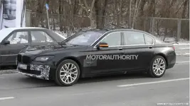2013-bmw-7-series-facelift-spy-shots_100380971_l.webp