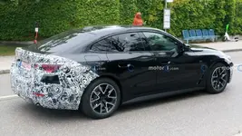 bmw-i4-facelift-spy-photos.webp