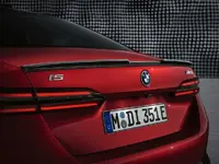 w-bmw-5-series-carbon-fibre-spoiler-08-2023-1999px.webp