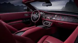 90519242-rolls-royce-la-rose-noire-droptail-2666px.webp