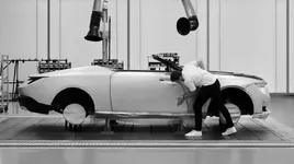P90519283-rolls-royce-droptail-build-2117px.webp