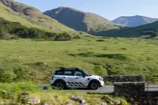 1574-mini-cooper-se-countryman-all4-08-2023-2250px.webp