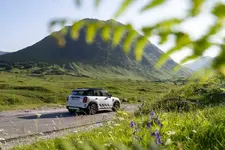 1572-mini-cooper-se-countryman-all4-08-2023-2250px.webp