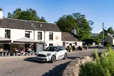 1587-mini-cooper-se-countryman-all4-08-2023-2250px.webp