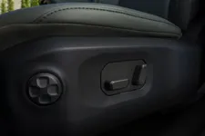 JP024_098GL.webp