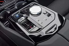 3108-the-bmw-i5-m60-xdrive-interior-10-2023-2247px.webp