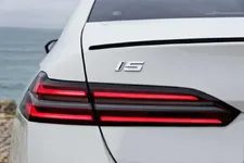 3097-the-bmw-i5-m60-xdrive-close-up-10-2023-2247px.webp