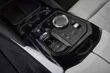 523068-the-bmw-i5-edrive40-interior-10-2023-2250px.webp
